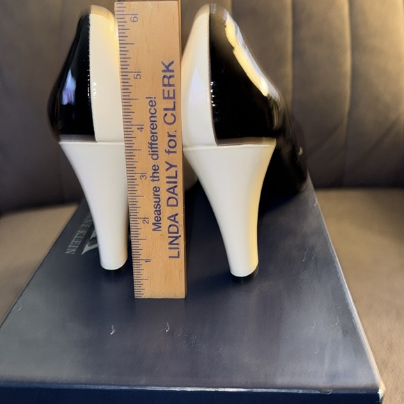 Black and white patent heels - Picture 4 of 5